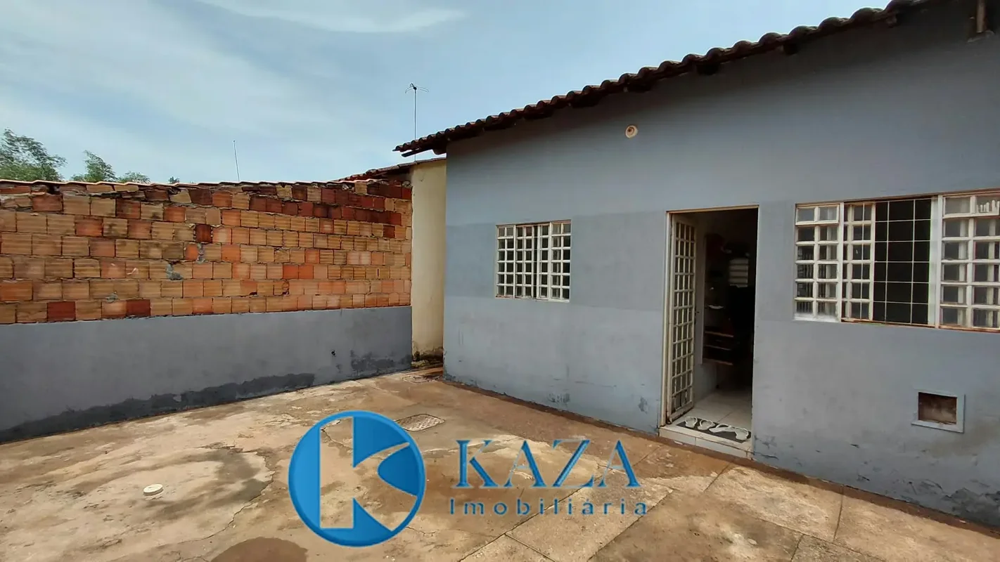 Casa original, aconchegante e com seus espaços muito bem aproveitados. Esta resi...