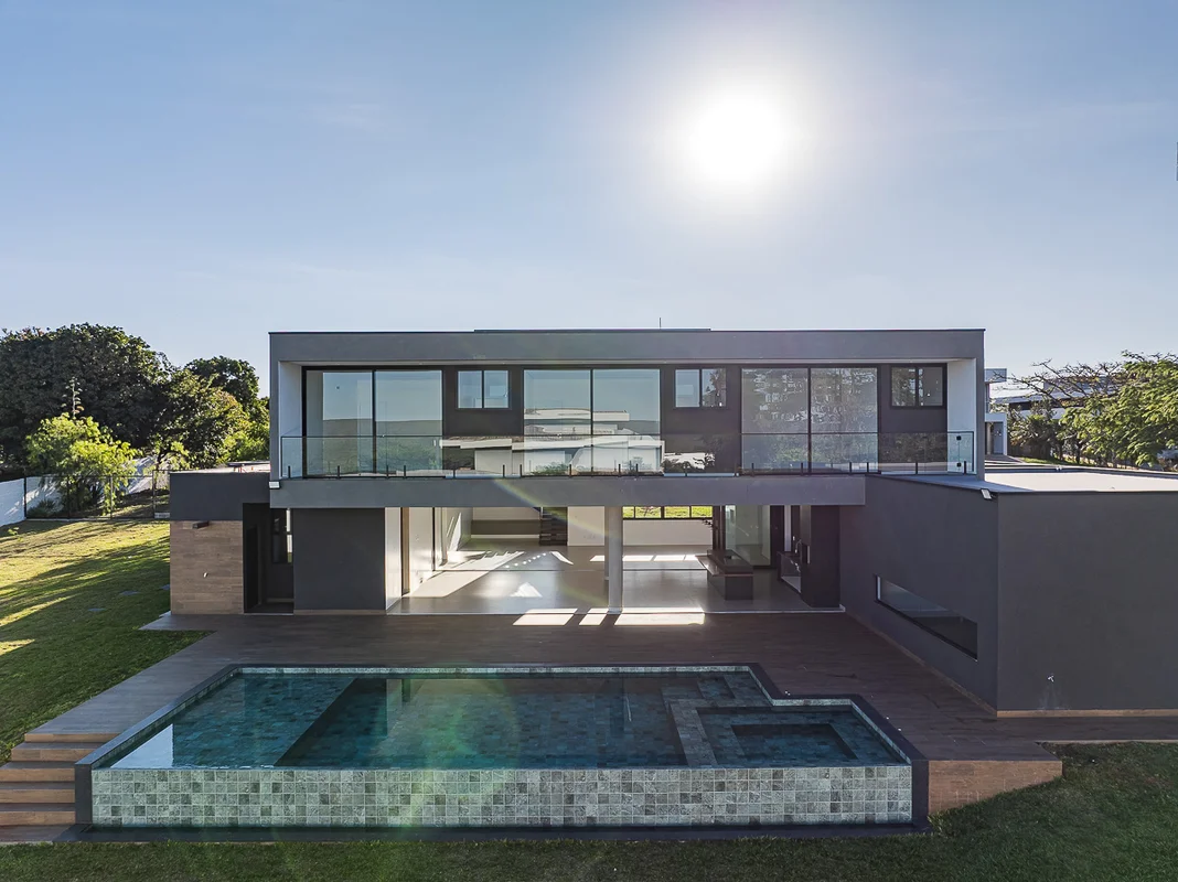 Exclusividade, arquitetura contemporânea e integração total com a natureza no Pa...