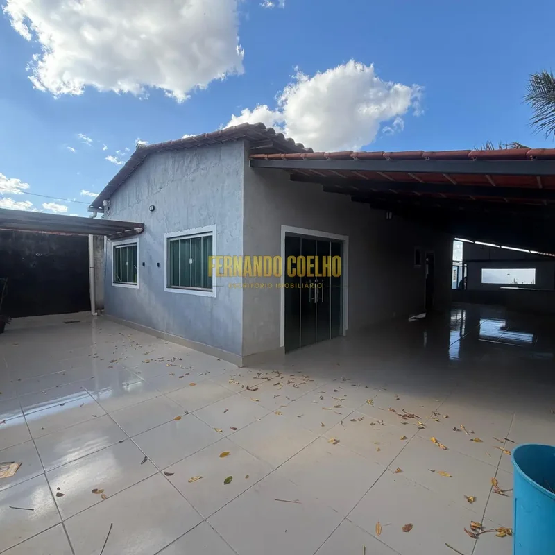 Excelente oportunidade para morar e investir!Imóvel com casa principal e mais du...