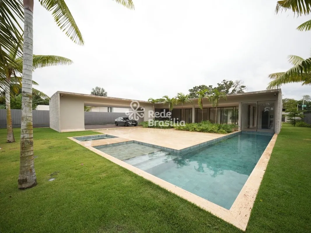 CASA SUCUPIRA | SHIS QI 15, LAGO SULHá projetos que se impõem pela arquitetura. ...