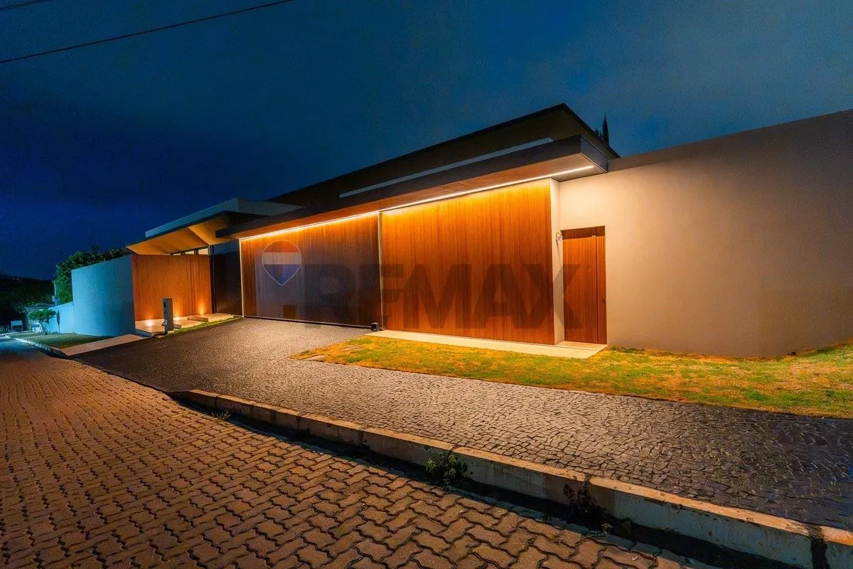 Casa 4 quartos 4 suítes térrea moderna no Privê Lago NorteCasa moderna recém-con...