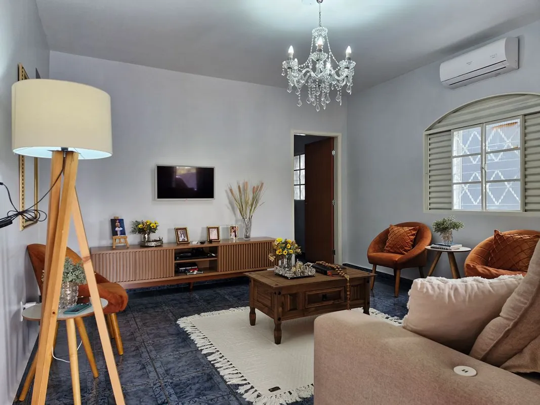 CASA À VENDA NO JARDIM DAS ESMERALDAS – GOIÂNIA Amplo terreno, conforto e excele...