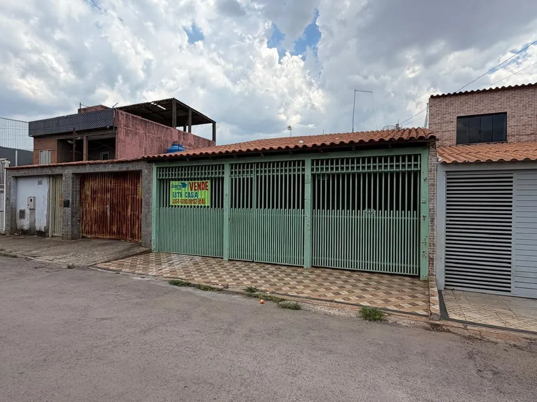  Localizada em Ceilândia Norte, Brasília, esta casa oferece um ambiente espaçoso...