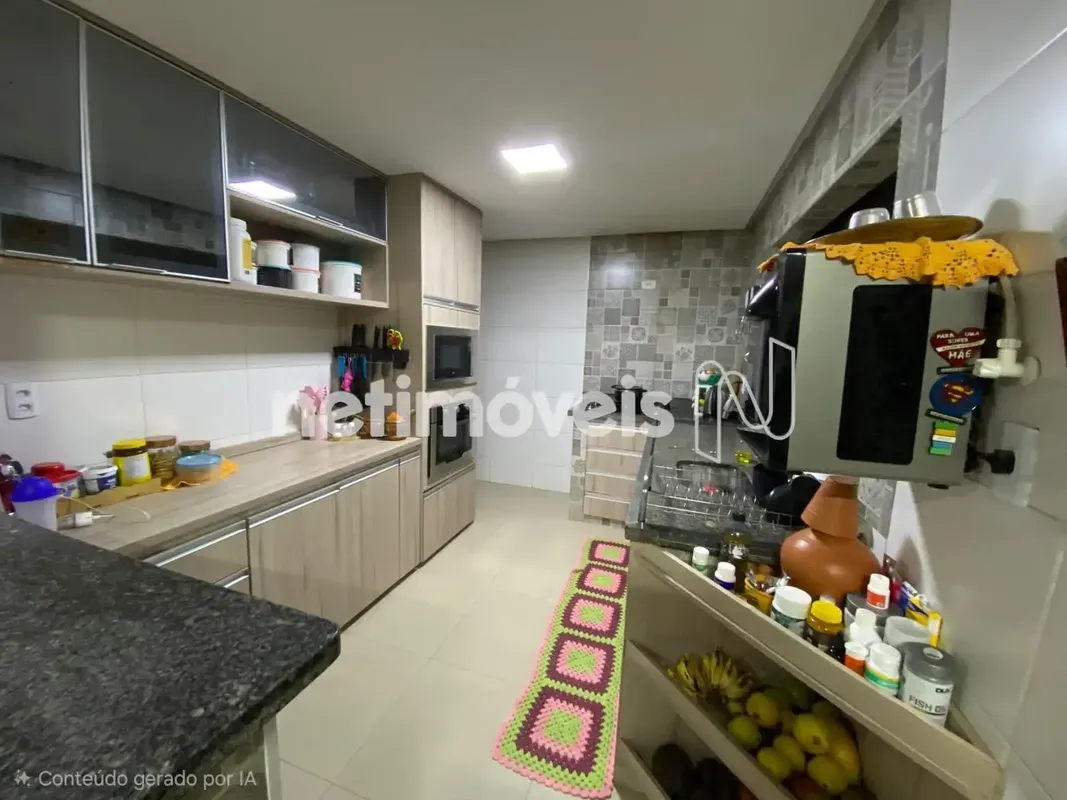 CASA À VENDA | ESPAÇO, VERSATILIDADE E LOCALIZAÇÃO PRIVILEGIADA Imóvel com excel...