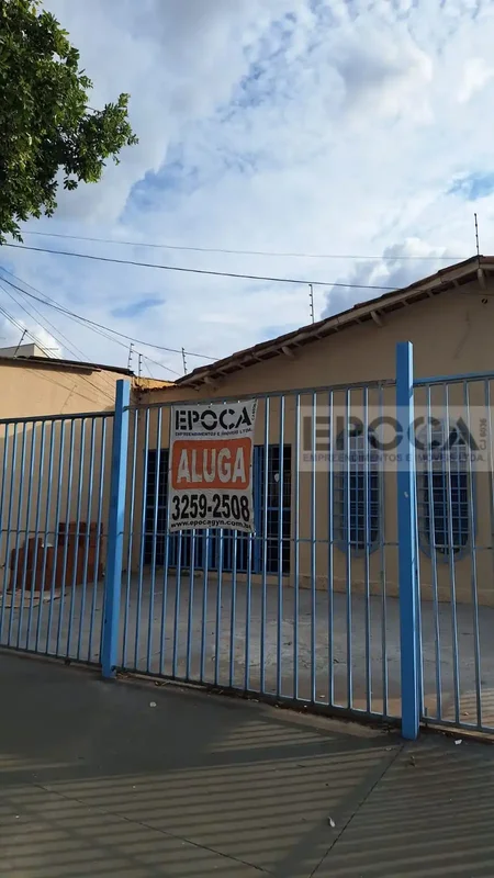 Imóvel composto por 03 quartos, 03 salas, 01 banheiro, cozinha e área de serviço...