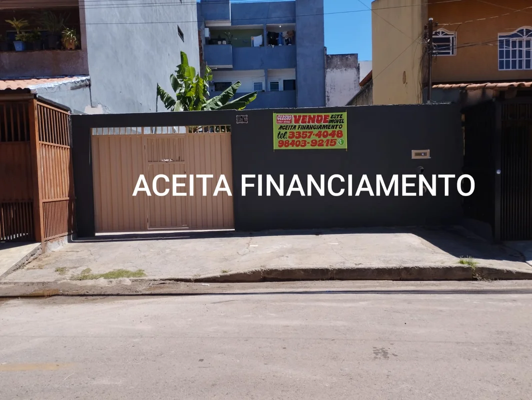 Vendo casa com 3 quartos, sala, cozinha, banheiro social, área de serviço, cerâm...