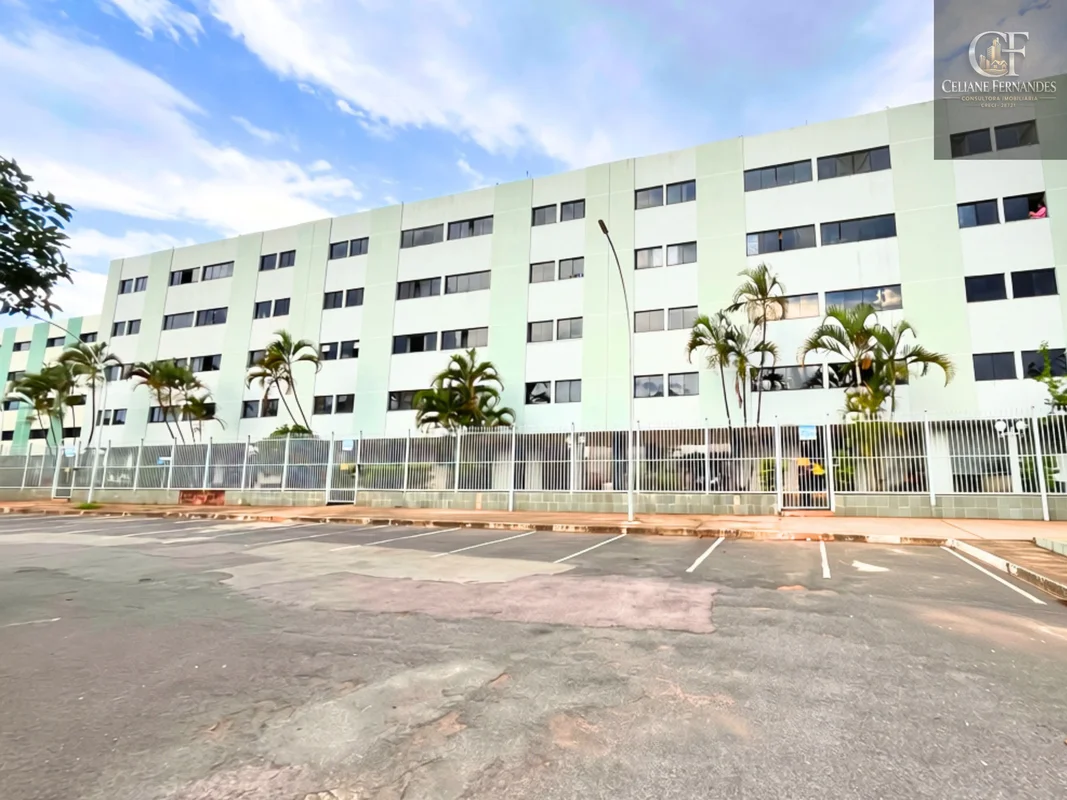 Descubra o conforto e a praticidade de morar na SHCES Quadra 1307 Bloco C, no ba...