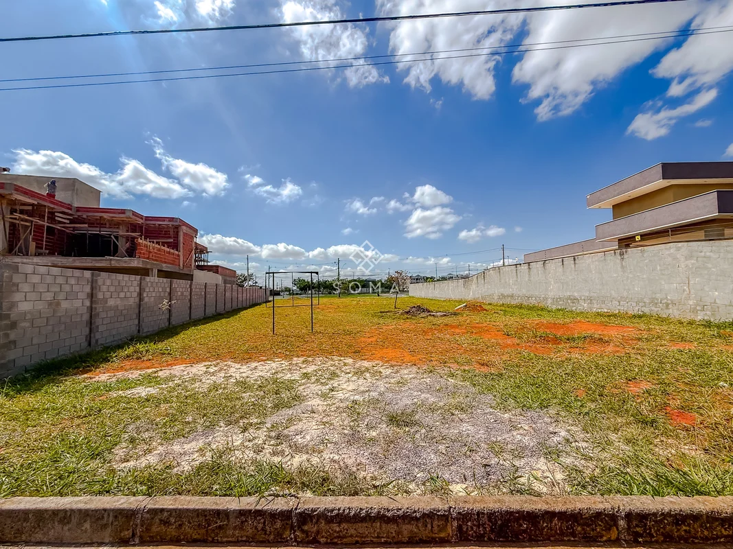 Destaques do lote: Terreno localizado em área privilegiada do Jardim Botânico II...