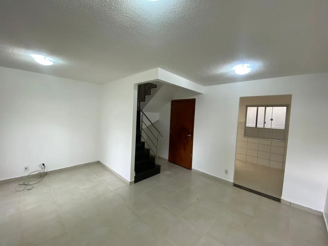 Vendo casa de 3 quartos com mais 1 quarto (utilizado parte do quintal) composta ...