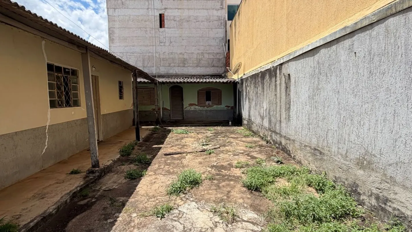  CASA A VENDA NO RIACHO FUNDO NA QS 8 !PREÇO DE LOTE, EXCELENTE OPÇÃO PRA QUEM D...