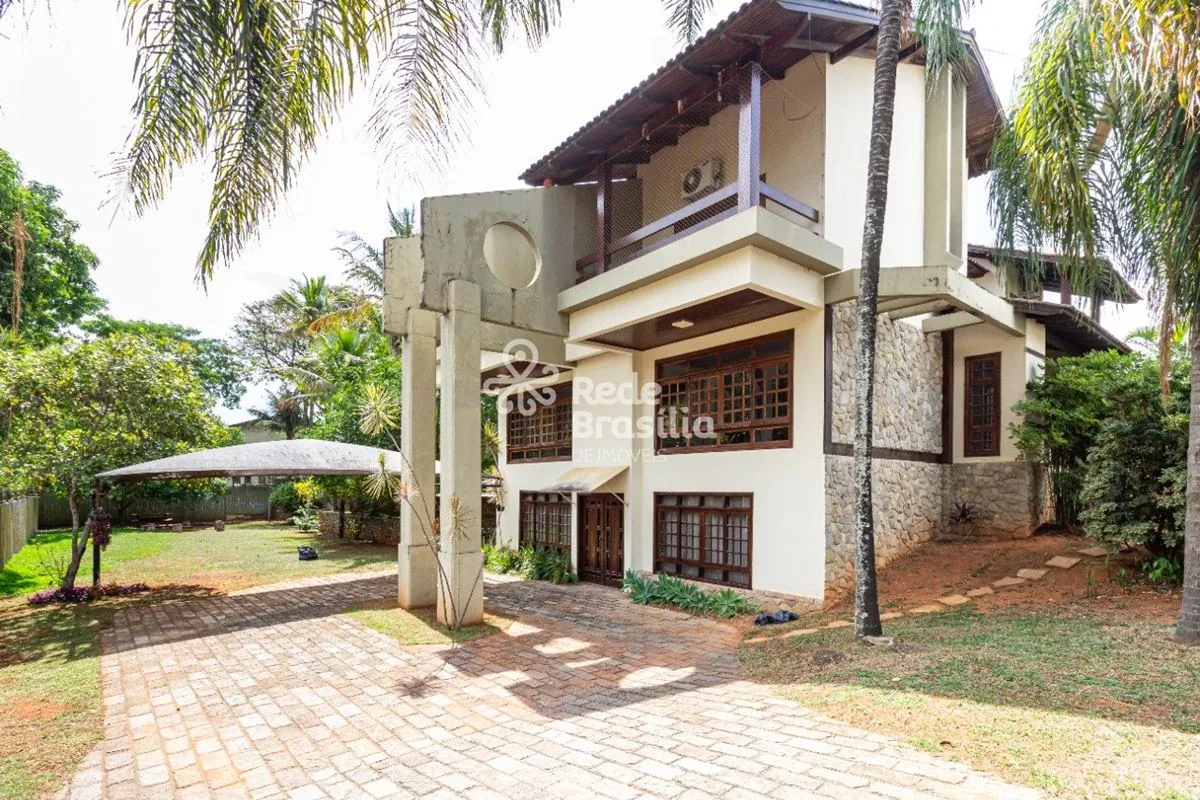 SHIN QL 02 - Casa com 4 suítes e área de lazer completa no Lago Norte - Brasília...