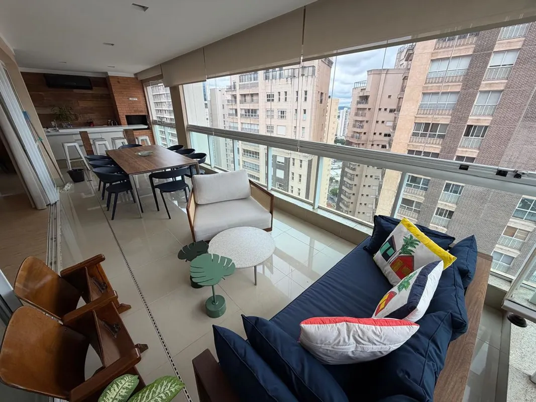 Apartamento de 228m² próximo ao Shopping Bougainville, na localização mais desej...