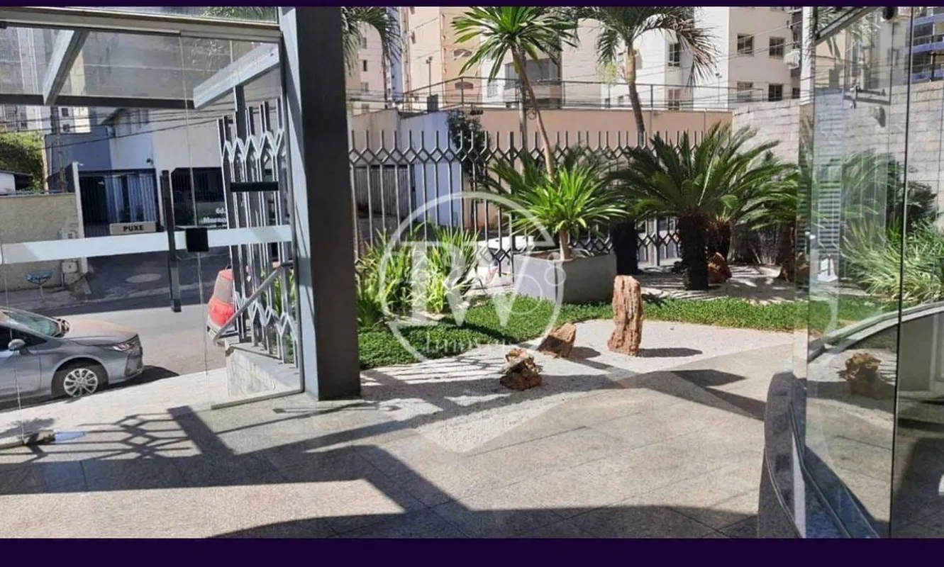 Este elegante apartamento de 4 suítes localizado no conceituado Residencial Mari...