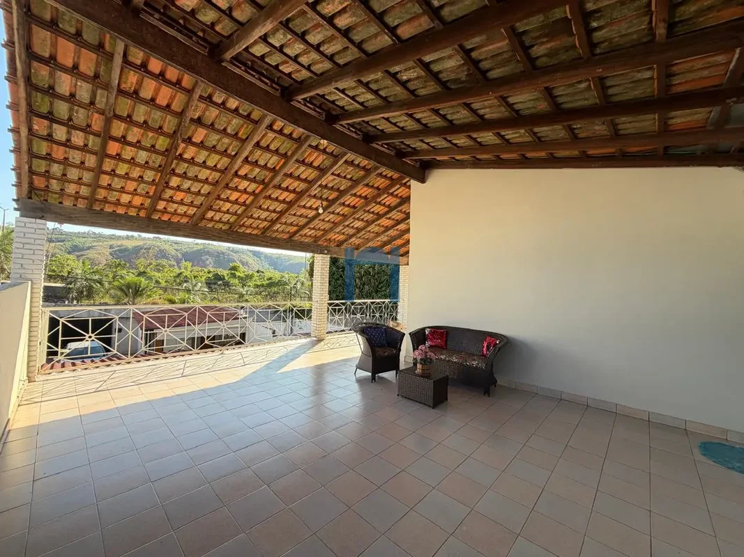 EXCELENTE SOBRADO COM SALA AMPLA, COZINHA AMPLA, AREA DE SERVICO, 03 QUARTOS, VI...