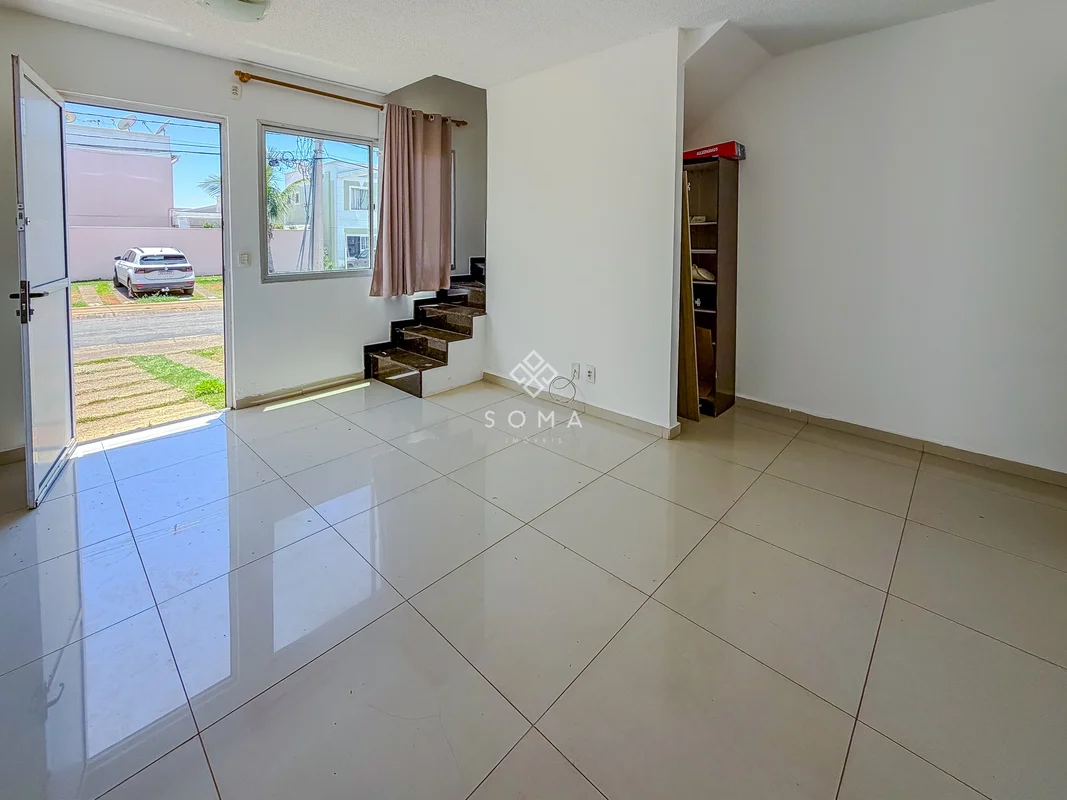 ESPECIFICAÇÕES DA CASA: - Sala ampla - Cozinha com bancada em granito, cooktop e...