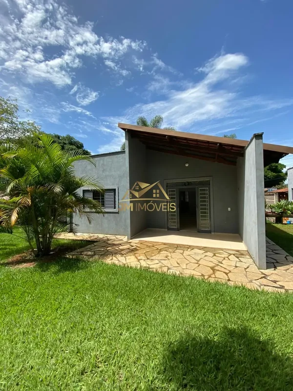 Descubra um lar confortável, funcional e acessível no Condomínio Casas de Campo,...