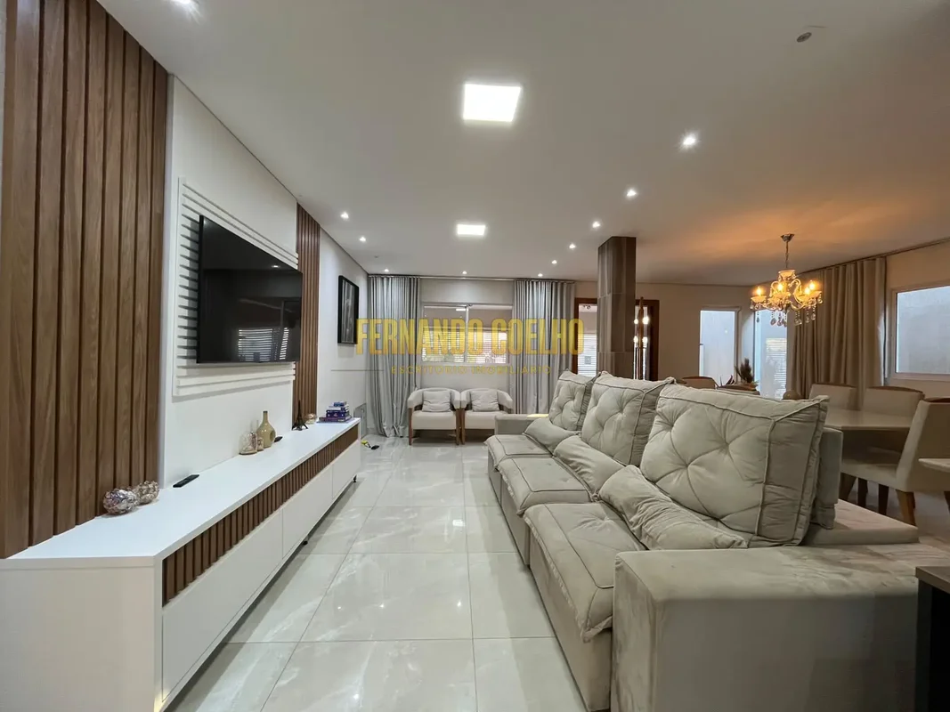 Linda casa totalmente reformada, com acabamento de primeiríssima qualidade, proj...