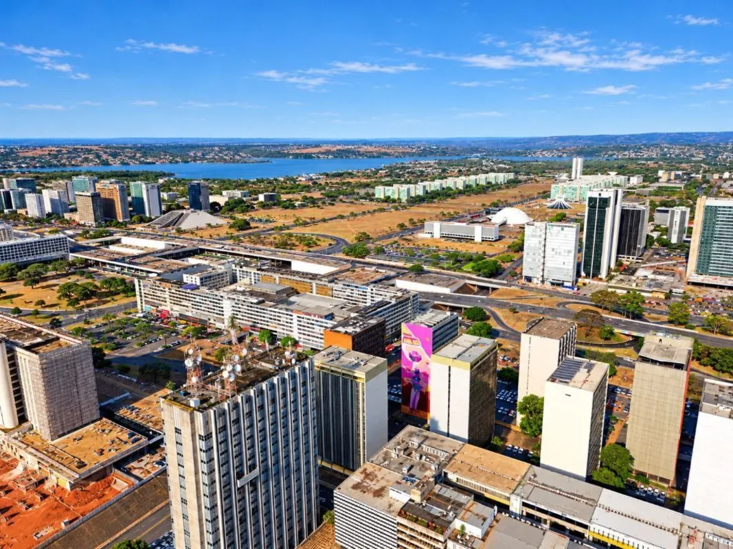 Sala com garagem no centro de BrasíliaSala de 43 m² em andar alto (7º andar), co...