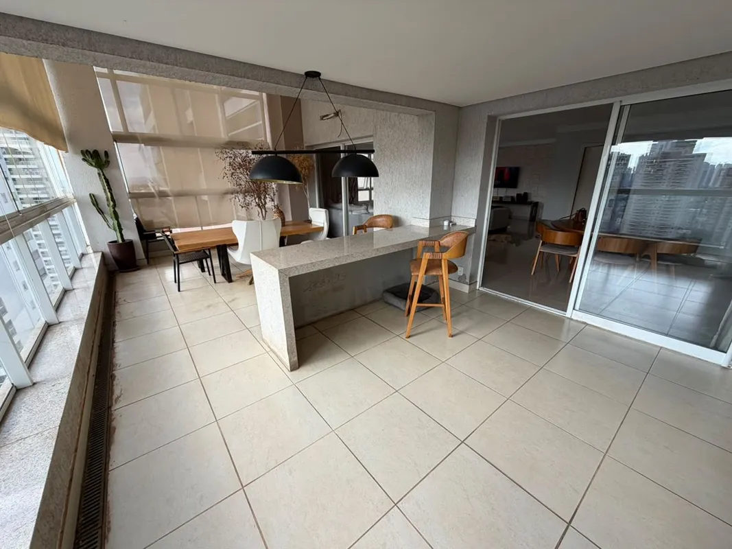 Park House Flamboyant – Jardim GoiásApartamento com 228 m², localizado no Park H...