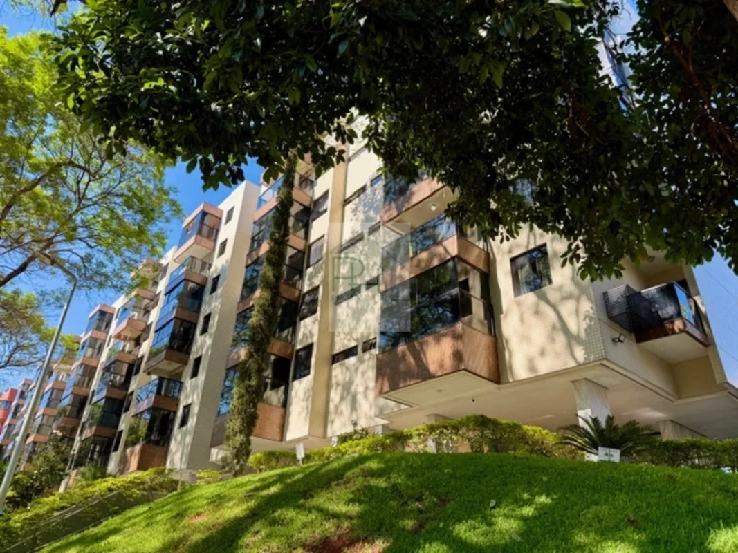SQN 215 | 2 QUARTOS, ELEVADOR E GARAGEM | R$ 895.000,00Ótima oportunidade em uma...
