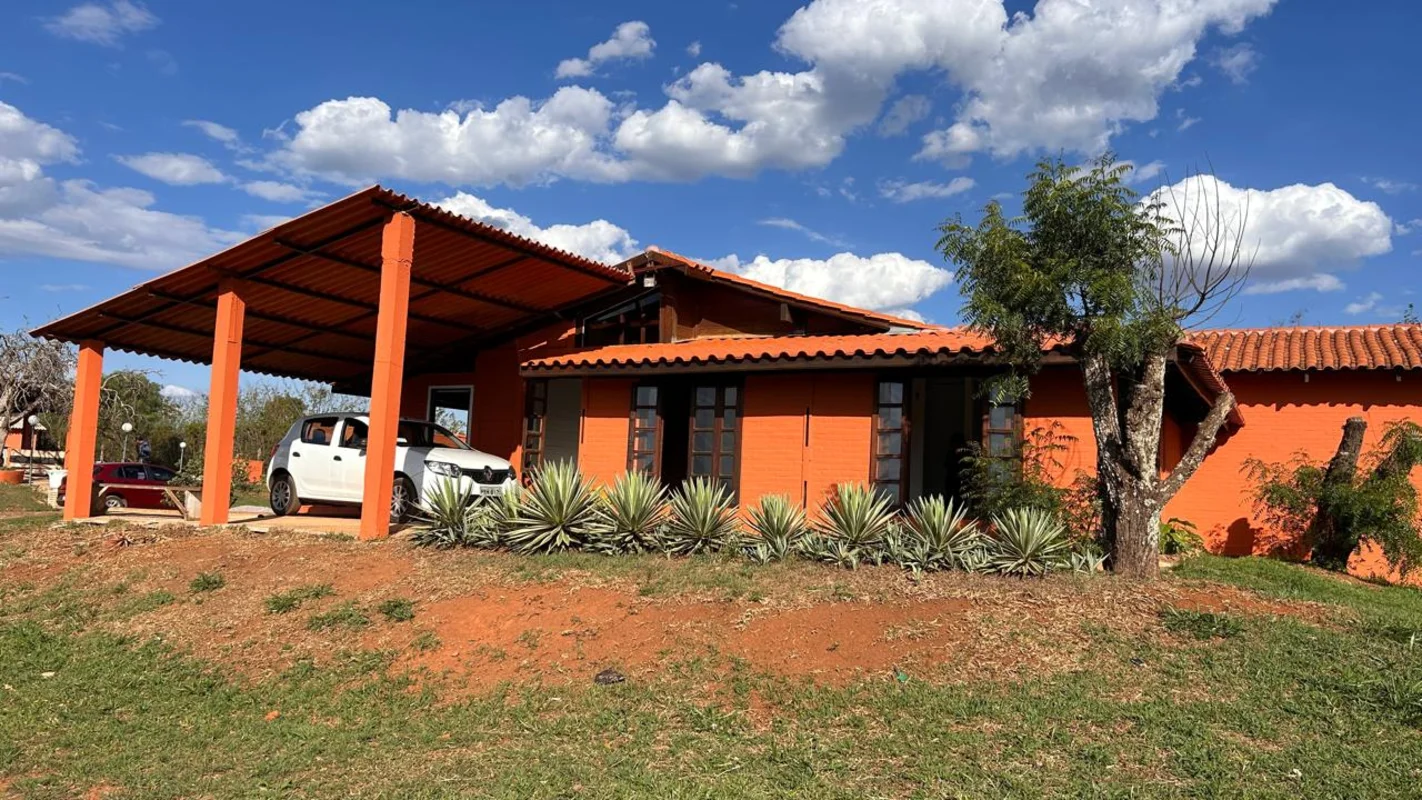 ALUGA-SE CASA DE CHARME EM CHÁCARA – CONFORTO, PRIVACIDADE E NATUREZA EM BRASÍLI...