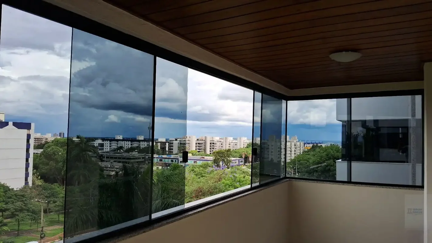Ótimo apto no Setor Sudoeste com 97 M² vista livre, nascente 4º andar. Sala inte...