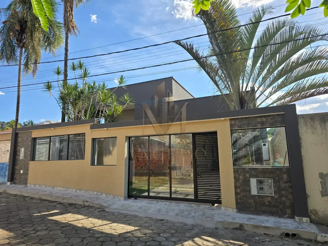 CASA À VENDA EM ARNIQUEIRAS – R$ 1.190.000,00Conforto, lazer e sofisticação em u...