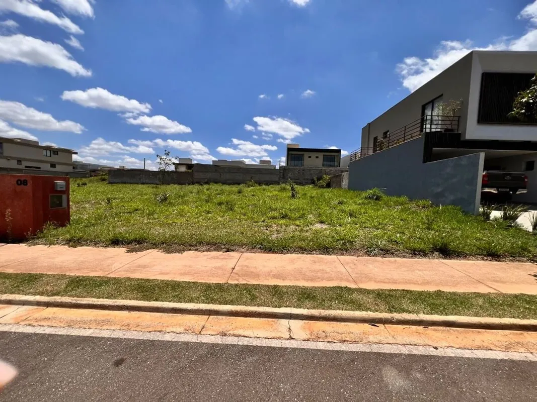 LOTE À VENDA NO LE JARDIN I JARDIM BOTÂNICOVALOR: R$ 360.000,00 | ÁREA: 391,50 M...