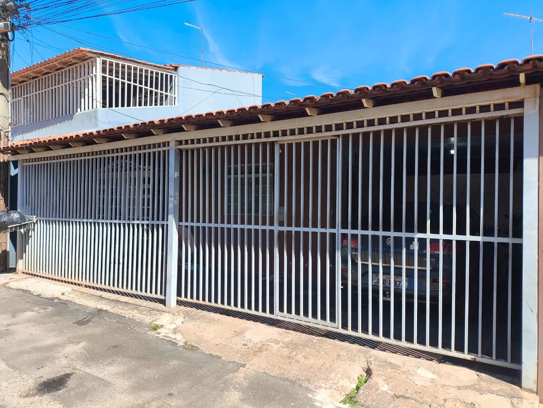 ótima CASA 4 QUARTOS A VENDA NO P SUL. QNP 30 CEILANDIA SUL. São 4 quartos sendo...