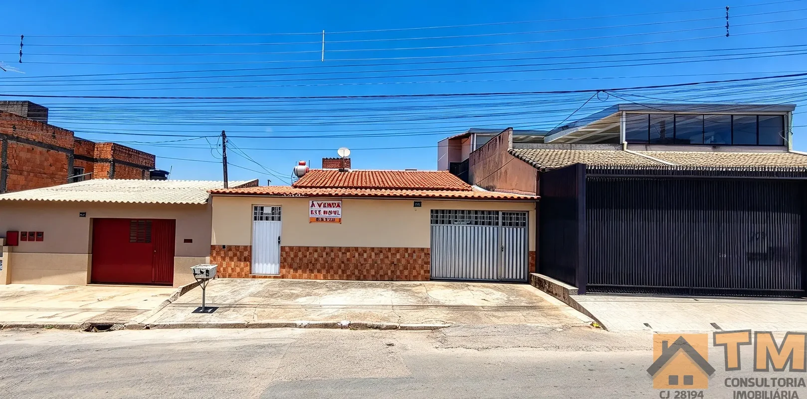 TM CONSULTORIA IMOBILIARIAVENDE:CASA TODA NA LAJE, COM 3 QUARTOS, SUITE, BEM LOC...