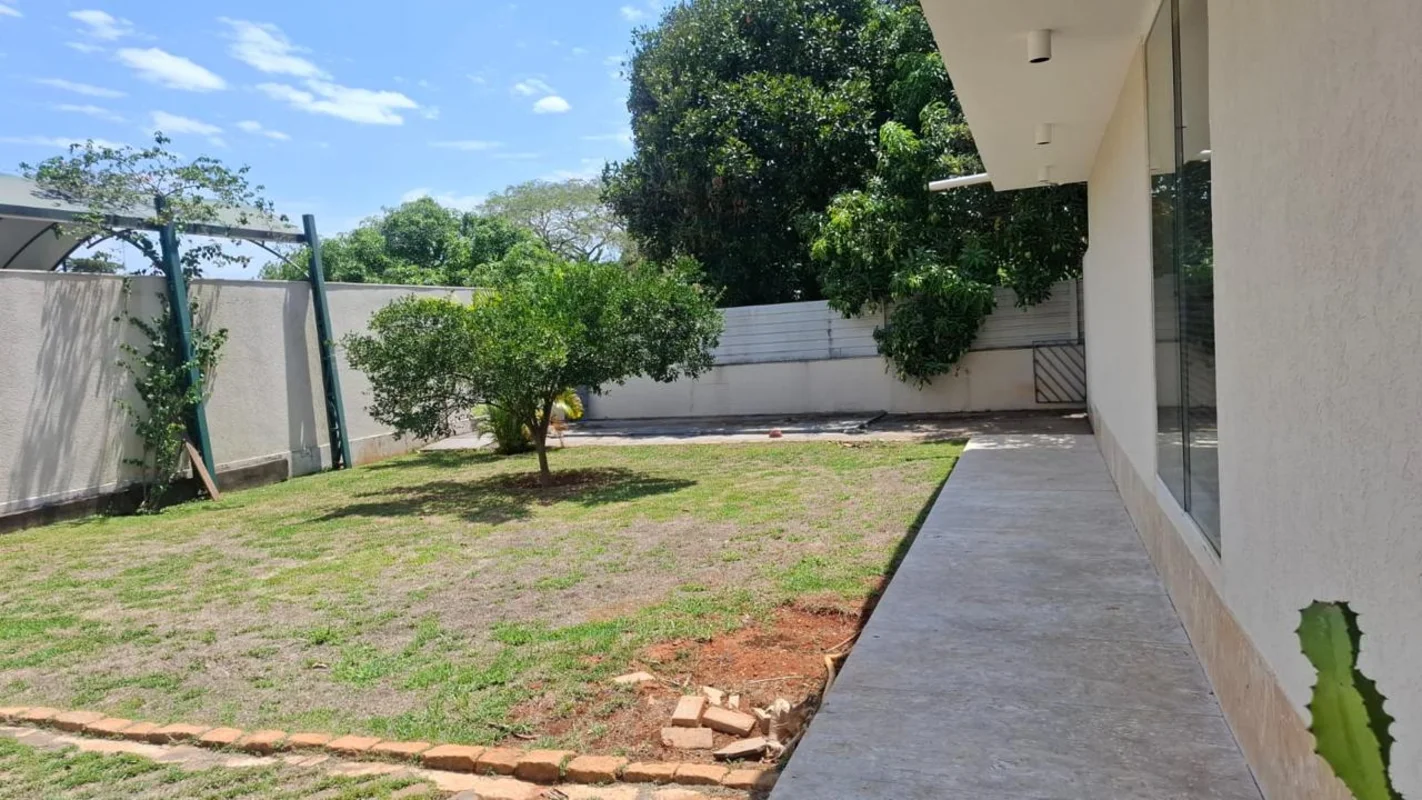 Descubra uma casa encantadora no SMDB Conjunto 10, Lago Sul, Brasília/DF, perfei...