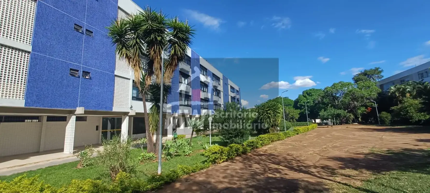  MW IMOBILIÁRIA ALUGA | APARTAMENTO REFORMADO NA ASA SUL – SQS 402Amplo, reforma...