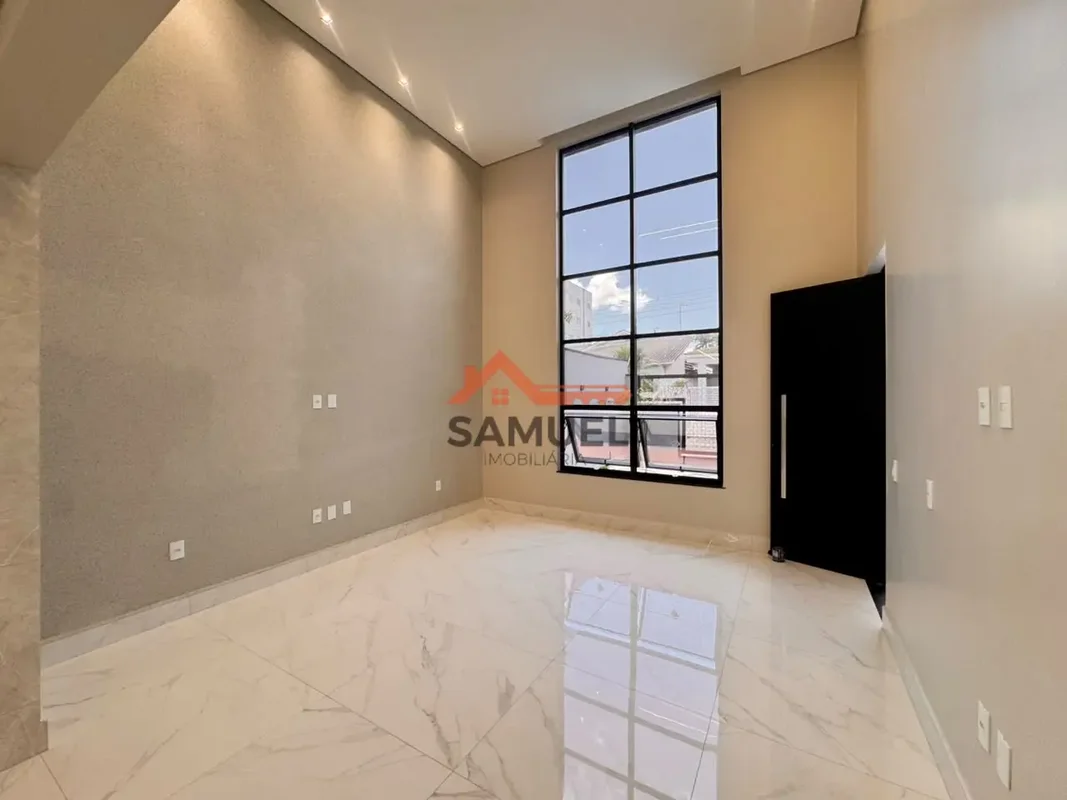 Descubra esta charmosa casa em condomínio na Rua 12, no bairro Vicente Pires, DF...