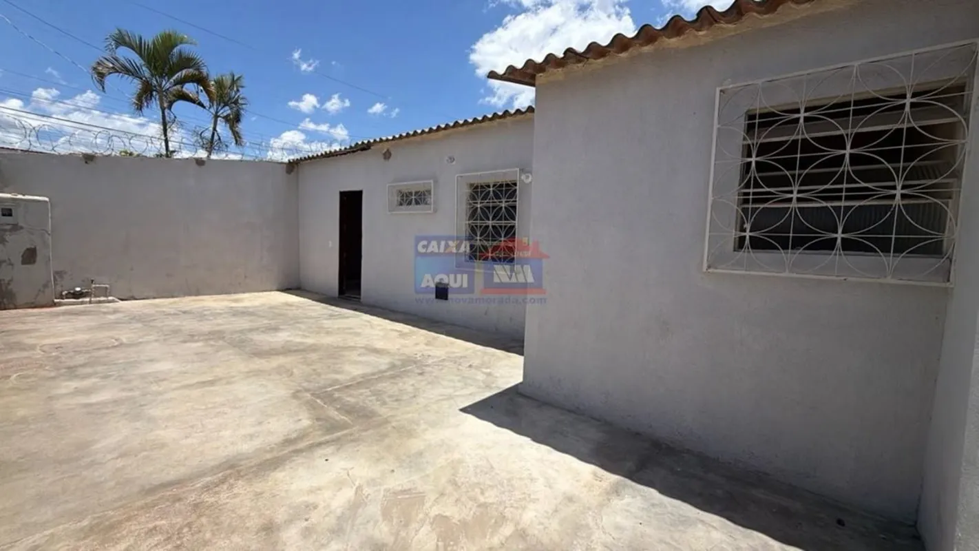 CASA PARA LOCAÇÃO NA QNL 15!!!Casa reformada, composta por 03 quartos, sala, cop...