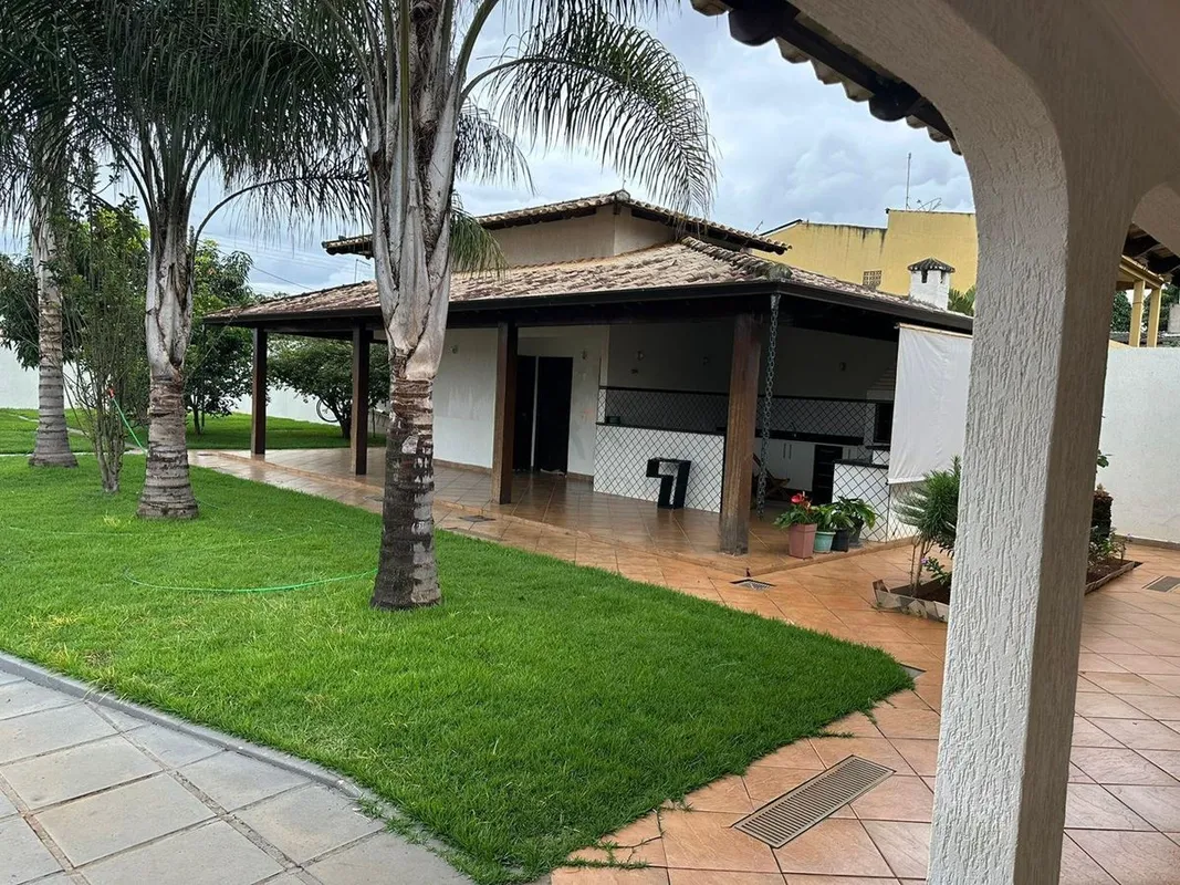  UMA CASA ESPAÇOSA, ACONCHEGANTE E COM MUITO A OFERECER!Imagine morar em um luga...