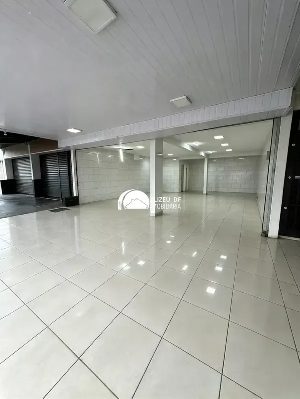 SEU NEGÓCIO MERECE ESSE ESPAÇO!A Elizeu Imóveis aluga loja na QE 19, Guará II!Sã...