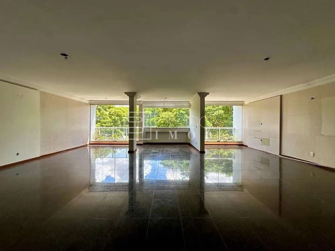 APARTAMENTO COM VISTA VAZADO, CONDOMÍNIO REFORMADO, ANDAR ALTO E DE CANTO.São 25...
