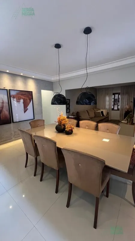 Linda casa térrea linear, com design moderno, ambientes amplos e excelente dist...