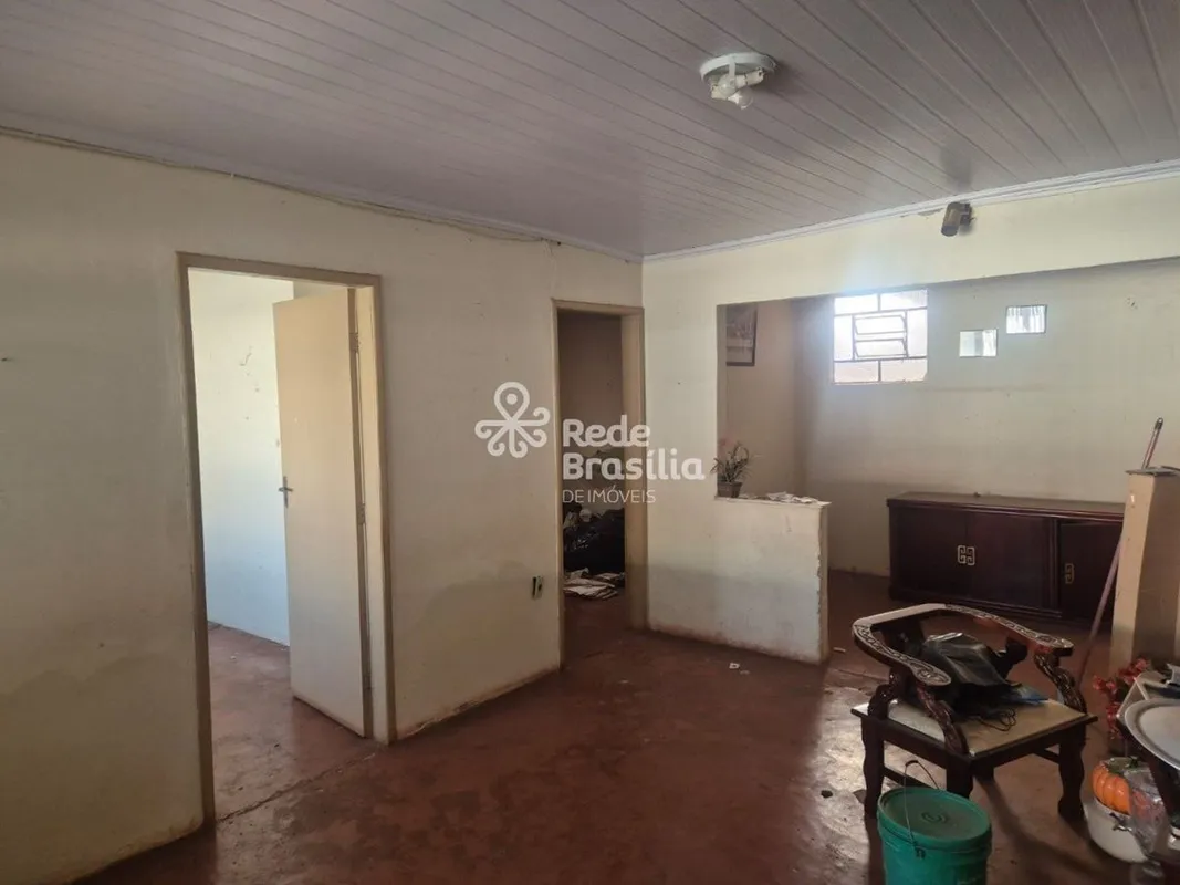 Quadra 13 | Casa 4 Quartos | Gama LesteExcelente lote vazado de 275 m² com duas ...