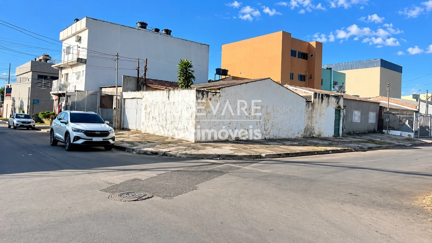  OPORTUNIDADE IMPERDÍVEL! LOTE DE ESQUINA À VENDA!  Excelente lote com 150 m², l...