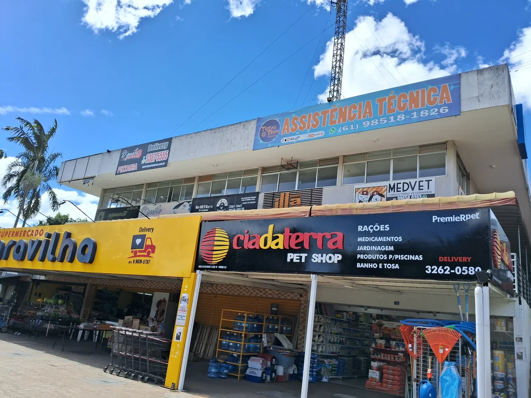 Loja Comercial na lateral do prédio com 30 metros quadrados e 1 banheiro. Local ...