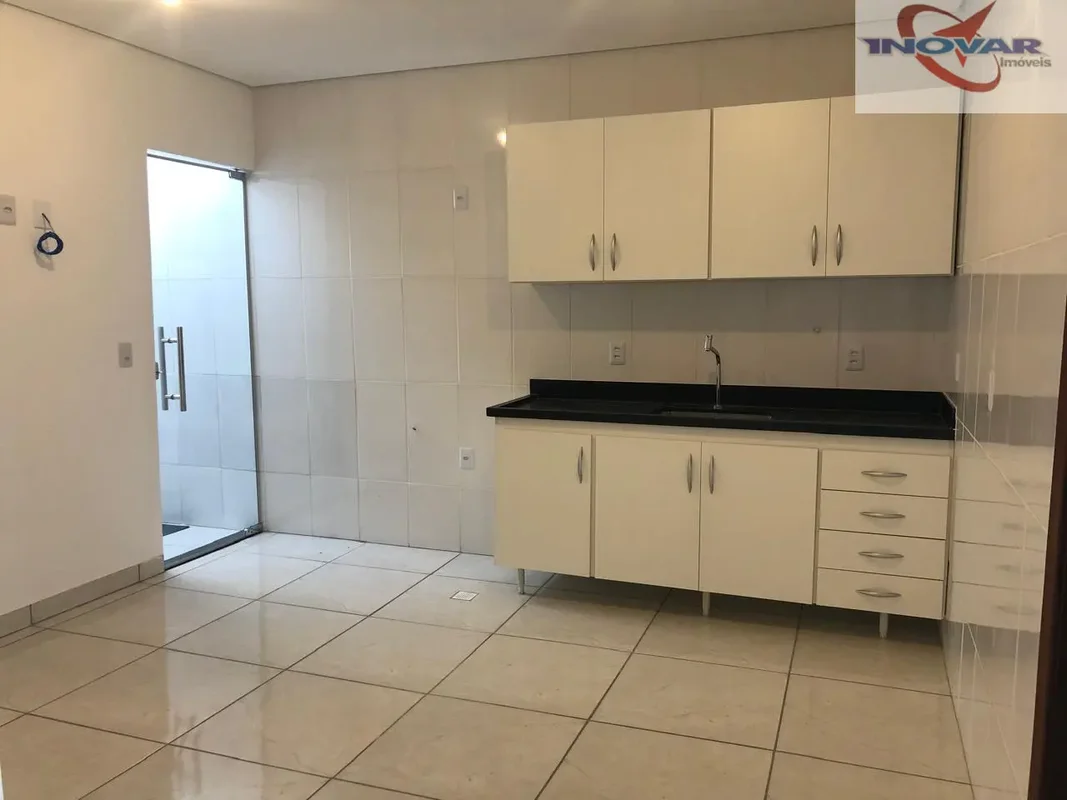Casa ótima pra morar na QI 11 CJ K do Guara I Casa, entrada voltada para a via, ...