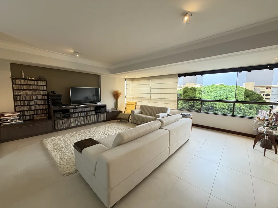 Ótimo apartamento situado na melhor quadra da Asa Norte 3 quartos sendo 2 suites...