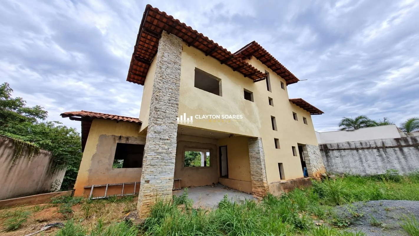 VILLE DE MONTAGNE | CASA INACABADA | LOTE DE 800 M² | VISTA PARA O VERDECasa ina...