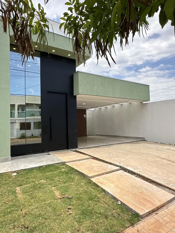 Apresentamos uma belíssima casa de arquitetura contemporânea, com acabamento de ...