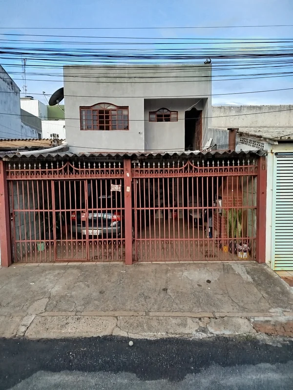 Excelente sobrado de 04 quartos.Aceita financiamentoExcelente localização:A QNL ...