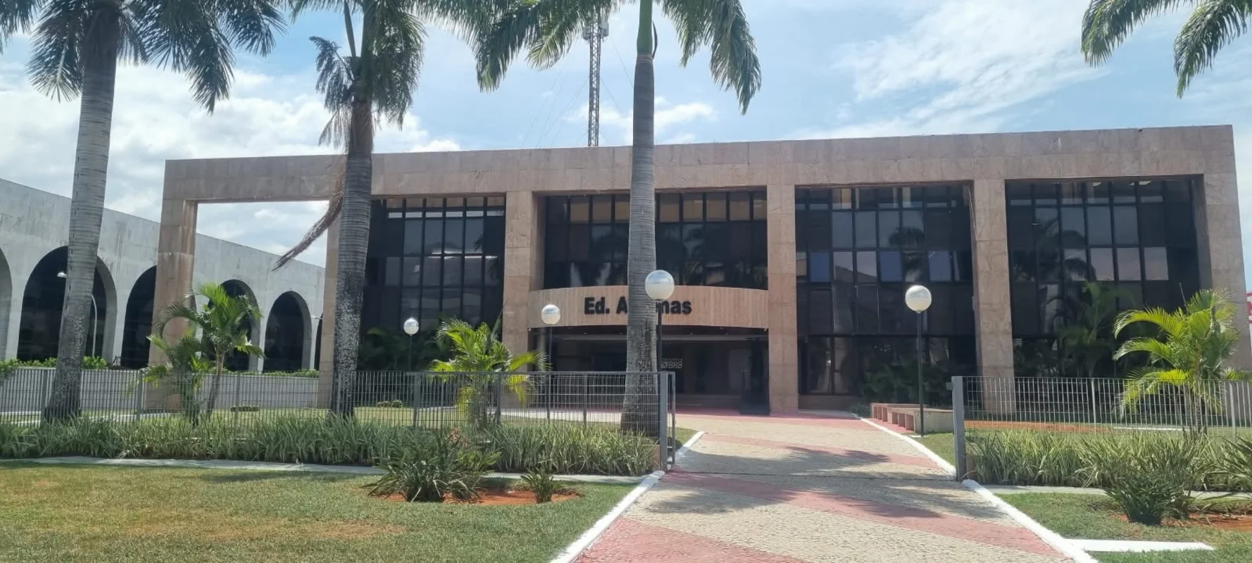Oportunidade!! Excelente sala com a melhor relação custo beneficio do mercado, a...