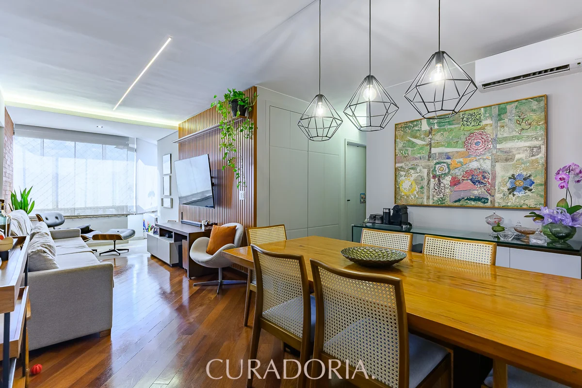 Descubra seu novo lar no coração do SUDOESTE.Este apartamento reformado, localiz...