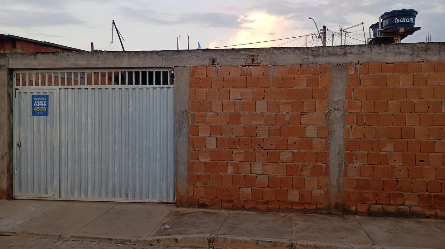 VENDE-SE UMA CASA NA SHSN CHÁCARA 02 CONJUNTO 12 TRECHO 03 CEILÂNDIA SULCasa com...