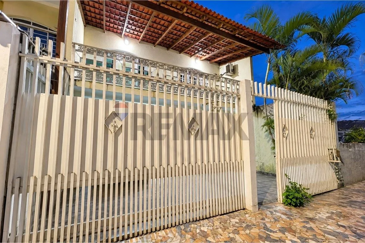Sobrado amplo na QR 514, em Samambaia Sul, com 112 m² de lote (7,5 m x 15 m) e 2...